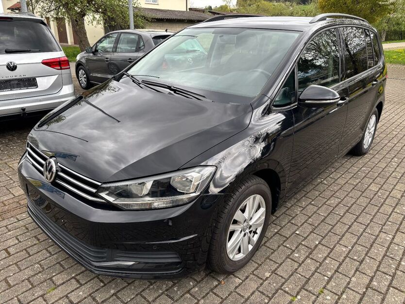 VW Touran 156.900 km 18.700 € Eigeltingen 78253