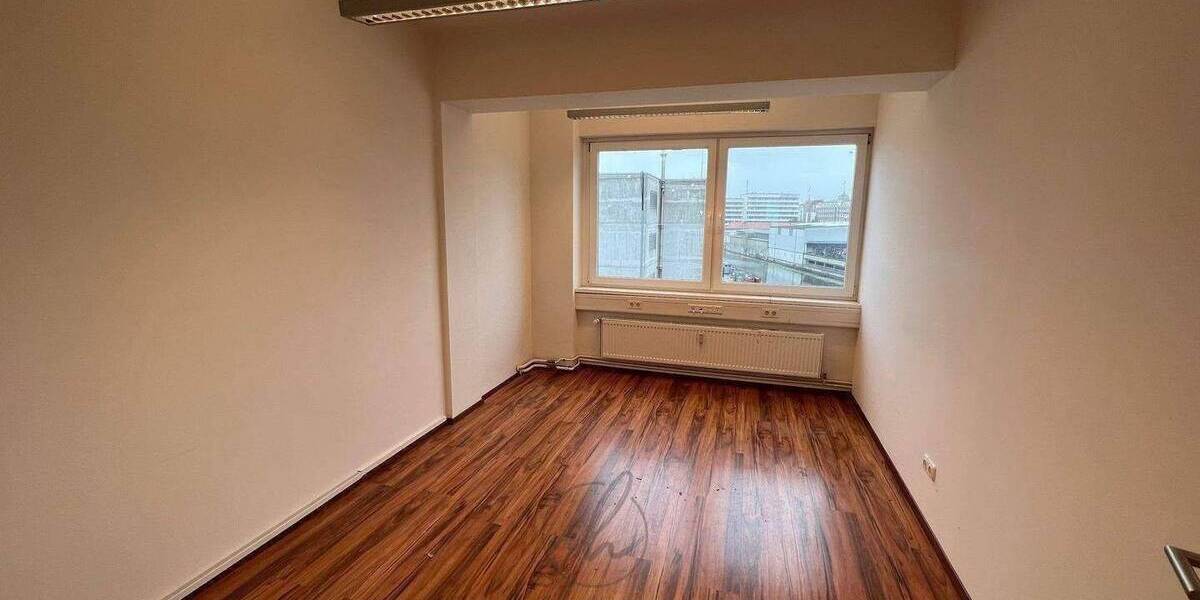 Gewerbeobjekt Hamburg Hamm - 4 Zimmer, 140 m&sup2;, 1.330&euro; | Angebot:26851819