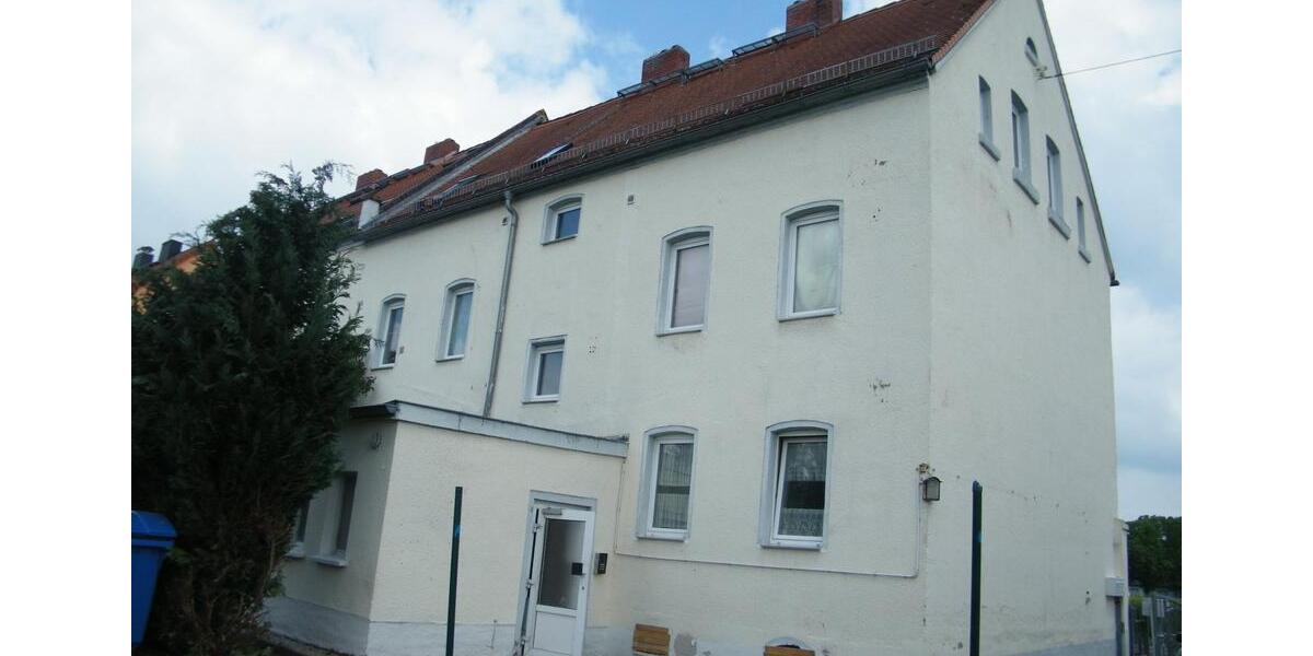 Dachgeschoßwohnung Teuchern - 2 Zimmer, 52 m&sup2;, 260&euro; | Angebot:12003094