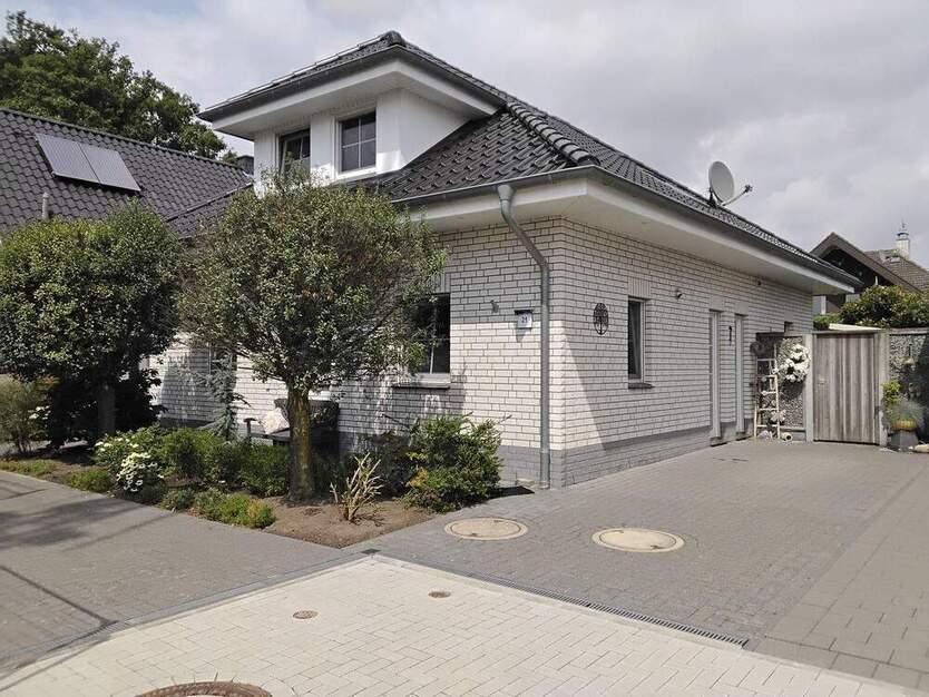 ***BÜSCHER ImmobilieN*** Sehr gepflegter und schicker Bungalow in schöner, bevorzugter Wohnlage von Epe