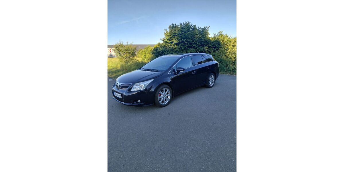 Toyota Avensis 177.000 km 5.200 &euro; Borna 04552