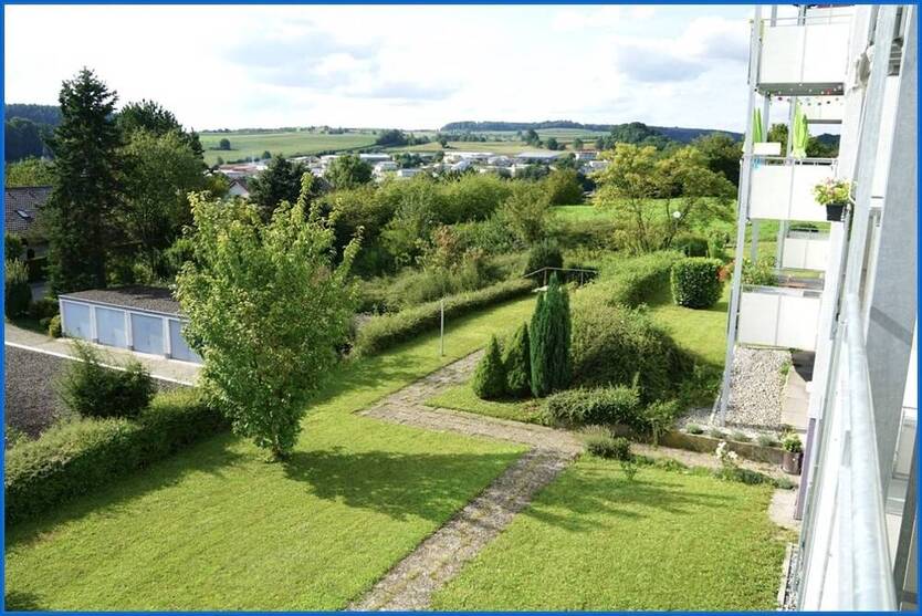 Herrliche 1 Zi.-Wohnung im 1.OG mit großem Balkon und unverbaubarem Fernblick !