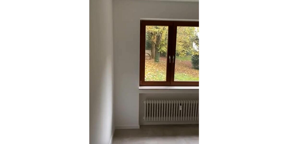 Erdgeschoßwohnung Singen (Hohentwiel) - 3.5 Zimmer, 105 m&sup2;, 1.300&euro; | Angebot:26393625