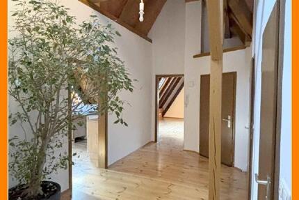 Beeindruckende Dachgeschoss-Wohnung mit Einbauküche in einem besonderen Wohnhaus 2 zimmer