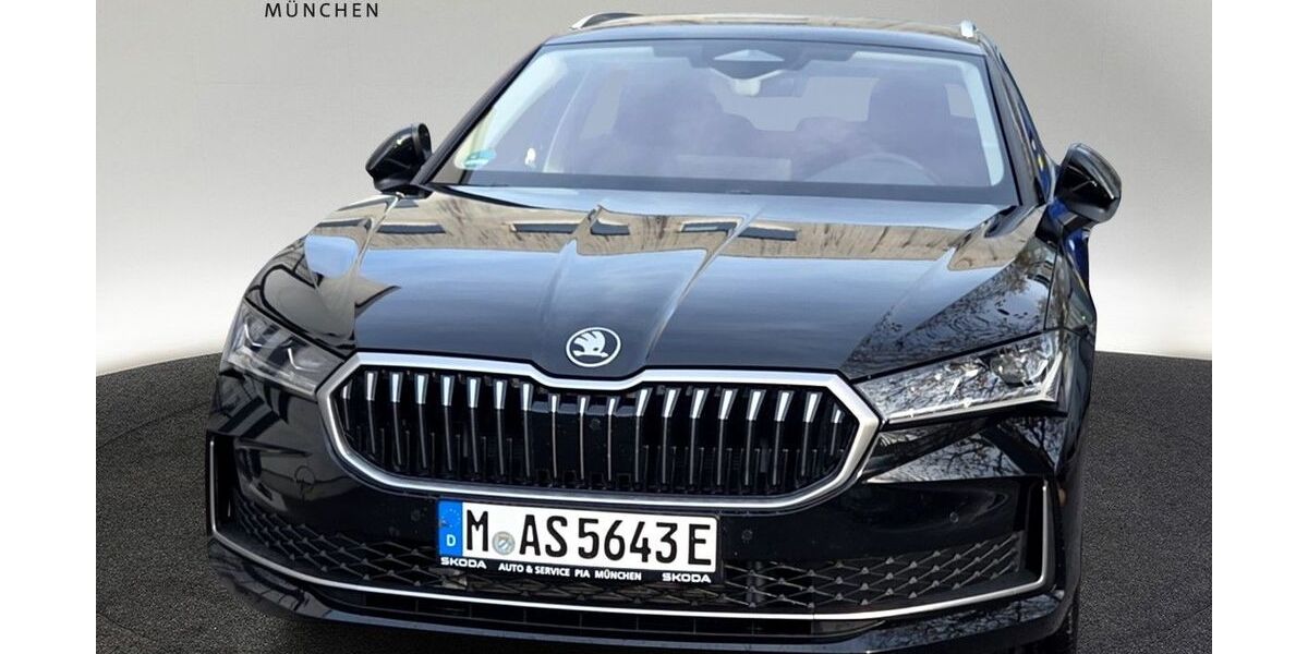 Skoda Superb 6.500 km 46.950 € München 80935