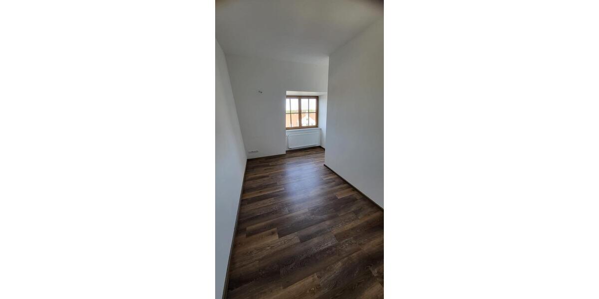 Dachgeschoßwohnung Querfurt - 3 Zimmer, 99 m&sup2;, 750&euro; | Angebot:26335765