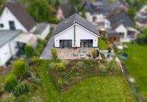 Energieeffizientes, exklusives Traumhaus mit Garten in Bergisch Gladbach