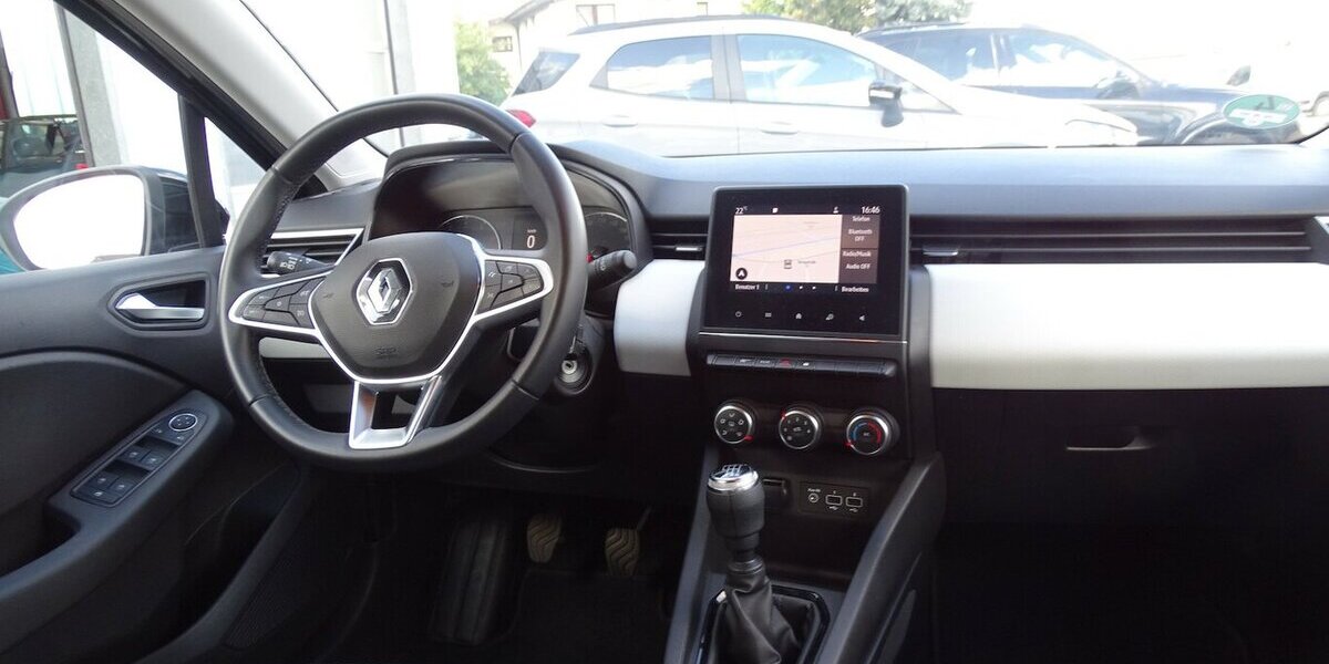 Renault Clio 1,0l Evolution Navi Rückfahrkamera, Einparkhi 31.015 km 12.990 € Rodgau 63110