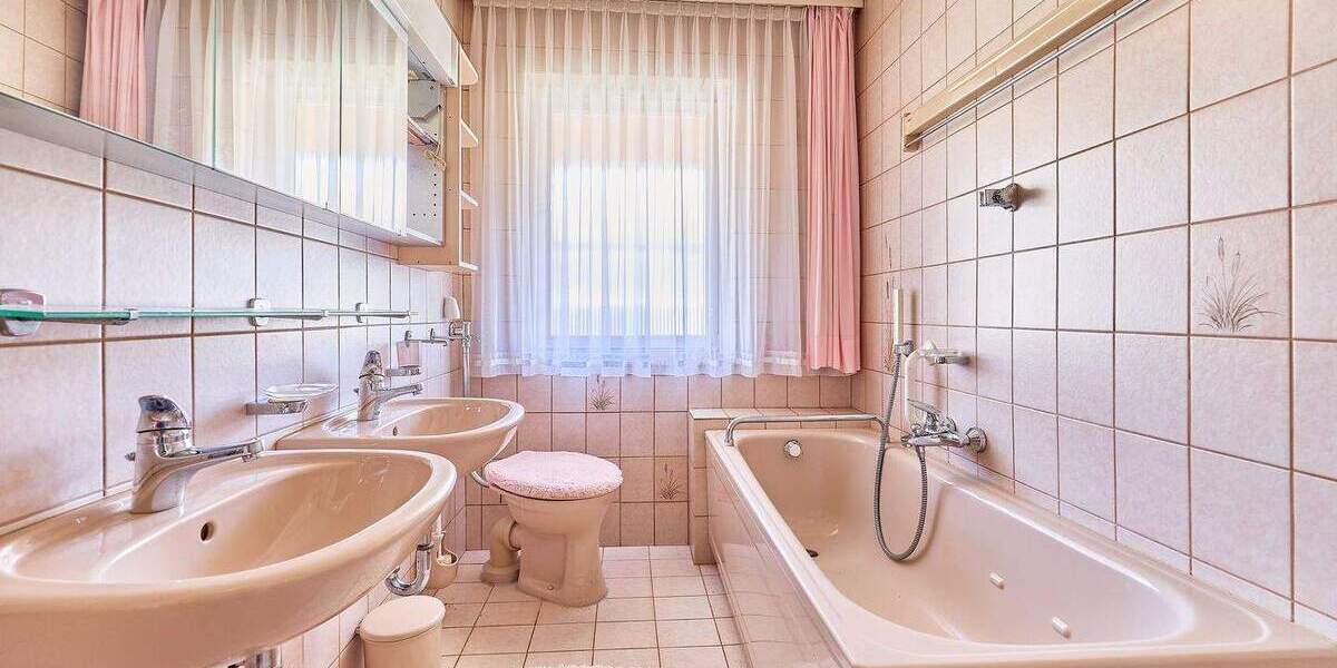 Mehrfamilienhaus, Wohnhaus Bad Dürkheim - 7 Zimmer, 191 m&sup2;, 350.000&euro; | Angebot:24595914