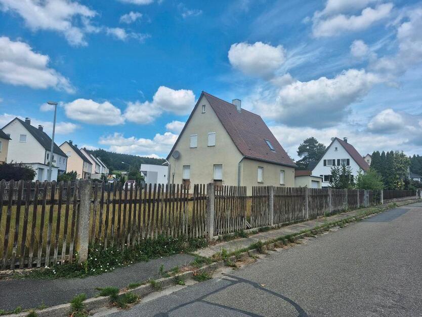 RESERVIERT! Freistehendes Einfamilienhaus in Toplage in Heuchling zimmer