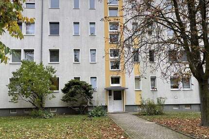 Schöne 4-Raumwohnung im 2. Obergeschoss in Wolfen-Nord zu vermieten ! 4 zimmer