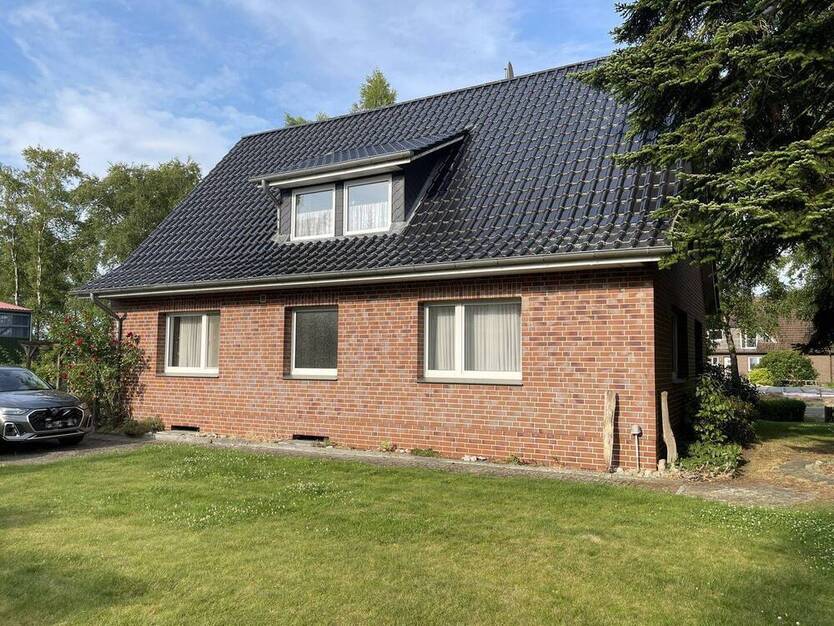 GROSSZÜGIGES Einfamilienhaus IN RUHIGER LAGE