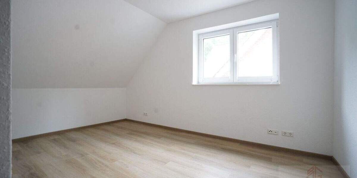 IMMOBILIEN GUMNIOR präsentiert: neuwertige Doppelhaushälfte in Emsbüren mit Garten und Carport 4 zimmer