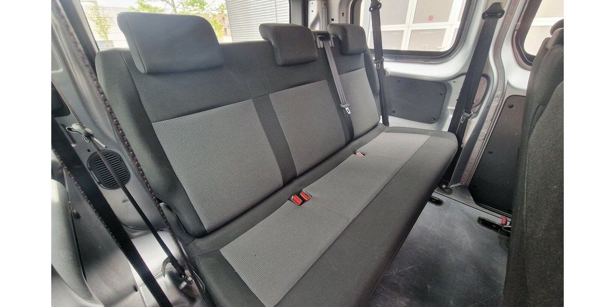 Opel Vivaro 2.0 D Design Paket NAVI Anhängerkupplung 84.000 km 26.998 &euro; Landau 76829