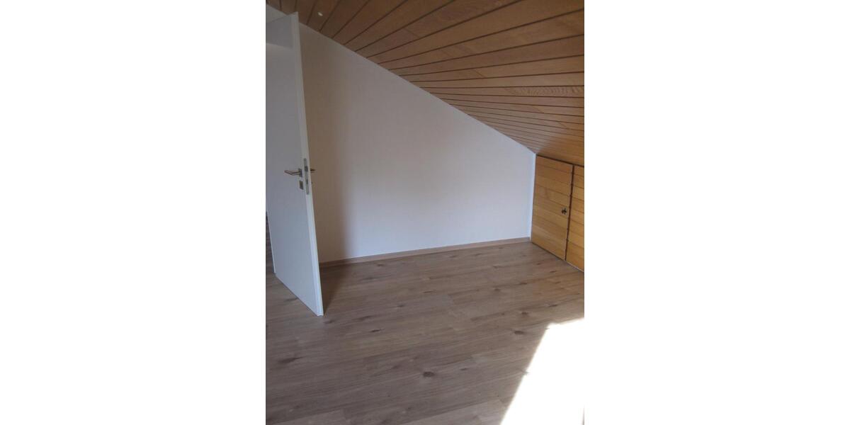 Dachgeschoßwohnung Schwarzenfeld - 3 Zimmer, 85 m&sup2;, 780&euro; | Angebot:26327194