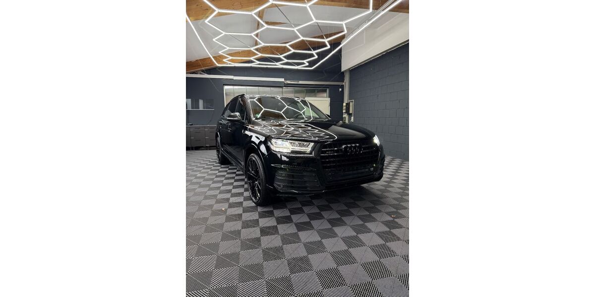 Audi Q7 151.000 km 39.500 € Stuttgart 70435