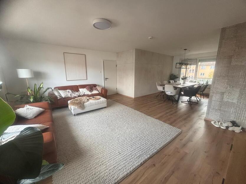 Renovierte 110(+20)m2 5 Zimmer ETW Fürth Kalbsiedlung zimmer