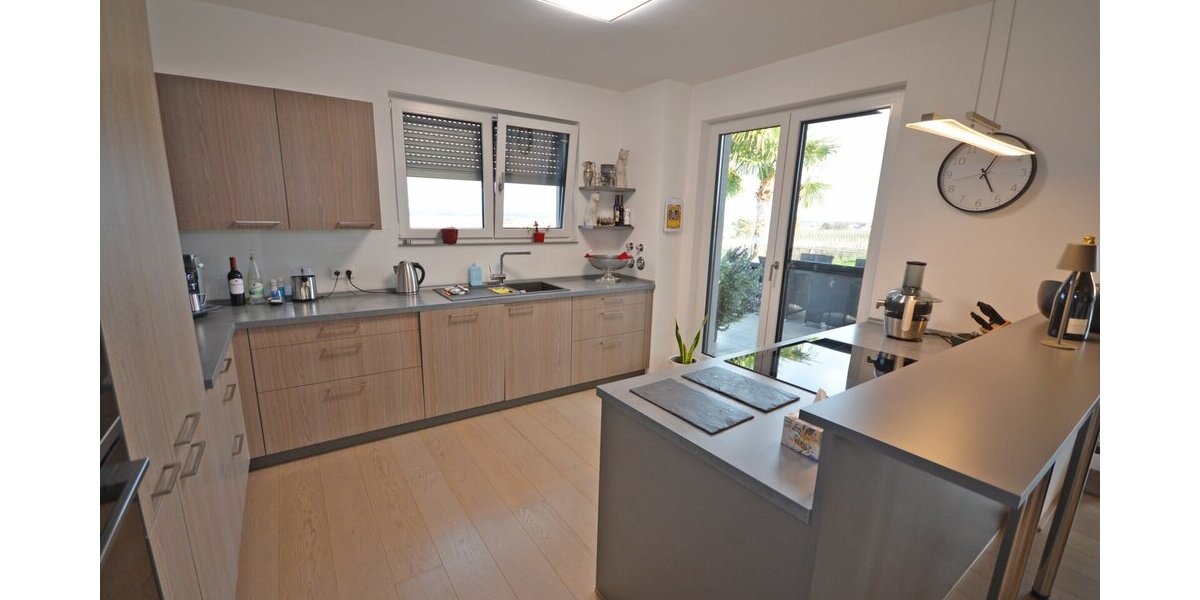 Eine traumhafte, lichtdurchflutete Penthouse-Wohnung mitten in den Weinbergen. - Einfamilienhaus Neustadt an der Weinstraße Hambach | Angebot:25611879