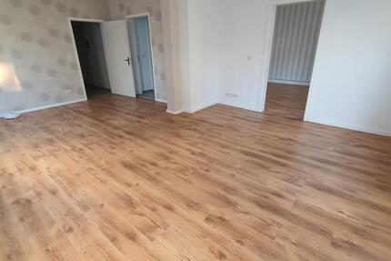 Helle, renovierte 2 Zi. Wohnung