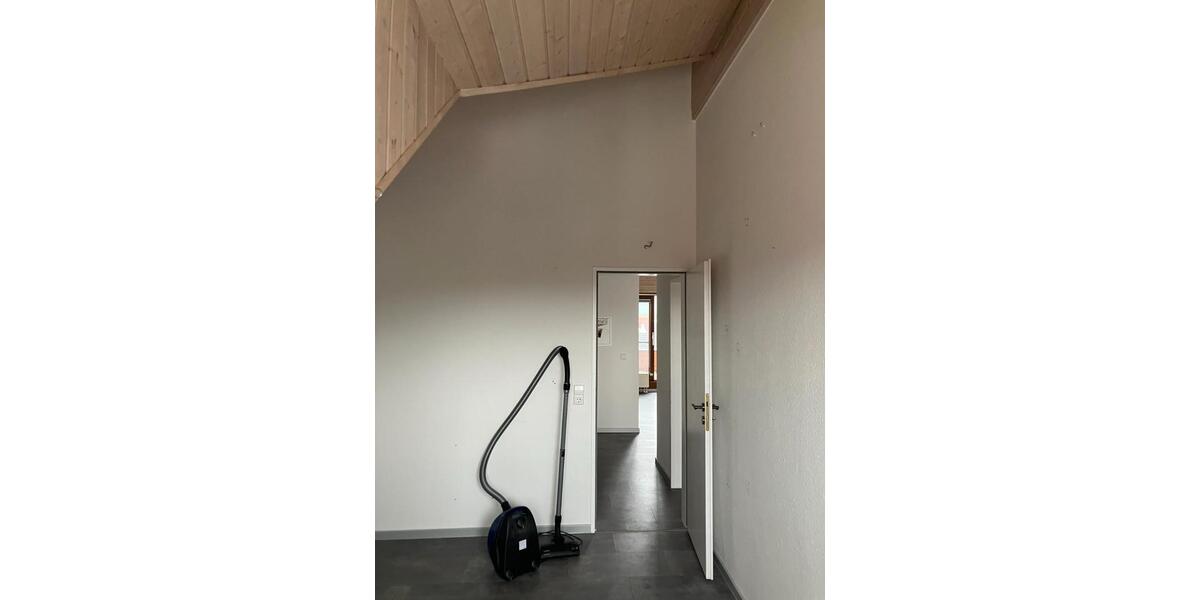 Dachgeschoßwohnung Aalen Dewangen - 4.5 Zimmer, 95 m&sup2;, 1.200&euro; | Angebot:26407612