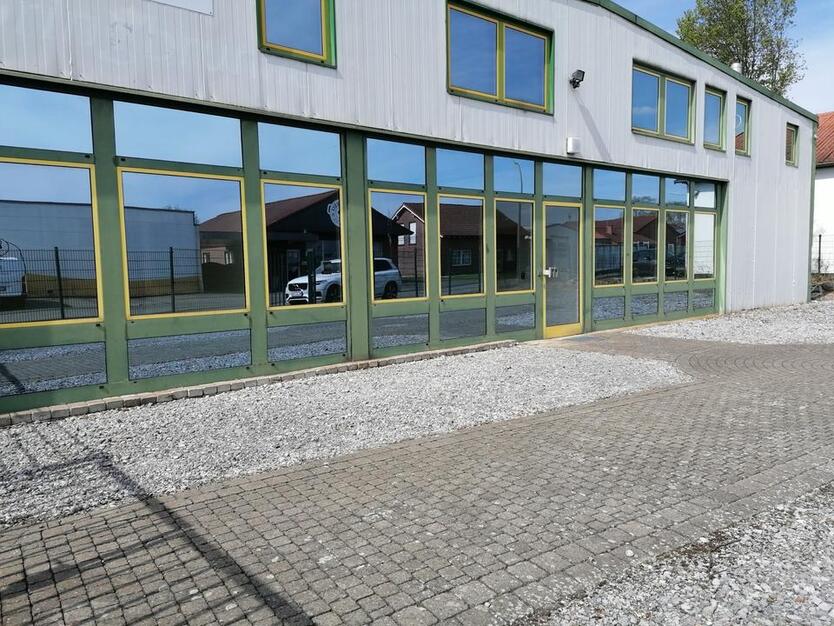 Büroräume Erdgeschoss auch mit Vorplatz möglich zu vermieten Büro