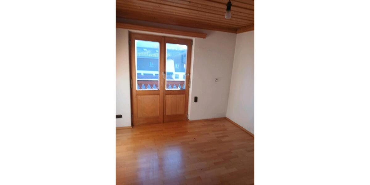 Etagenwohnung Gmund am Tegernsee - 3.5 Zimmer, 110 m&sup2;, 1.800&euro; | Angebot:25471806