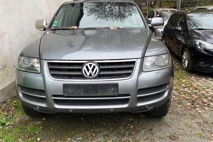 VW Touareg 272.000 km 4.950 &euro; Niedernhausen 65527