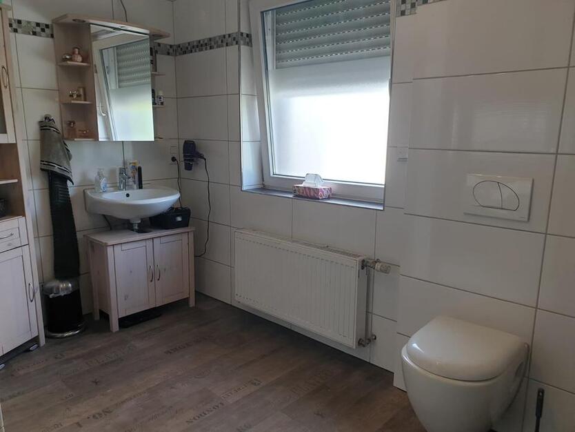 Freistehendes Einfamilienhaus mit Garage