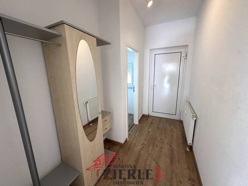 Gelegenheit, ab 01.10 frei! Schöne helle DG-Wohnung mit Balkon, Einbauküche und TG-Stellplatz! 2 zimmer