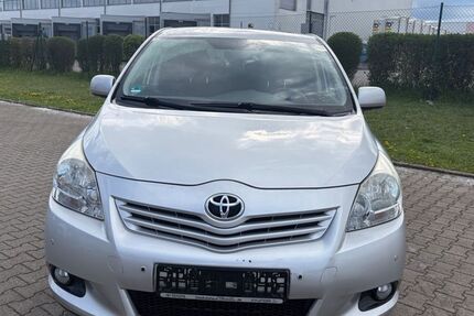 Toyota Verso 159.000 km 7.999 &euro; Donaueschingen 78166