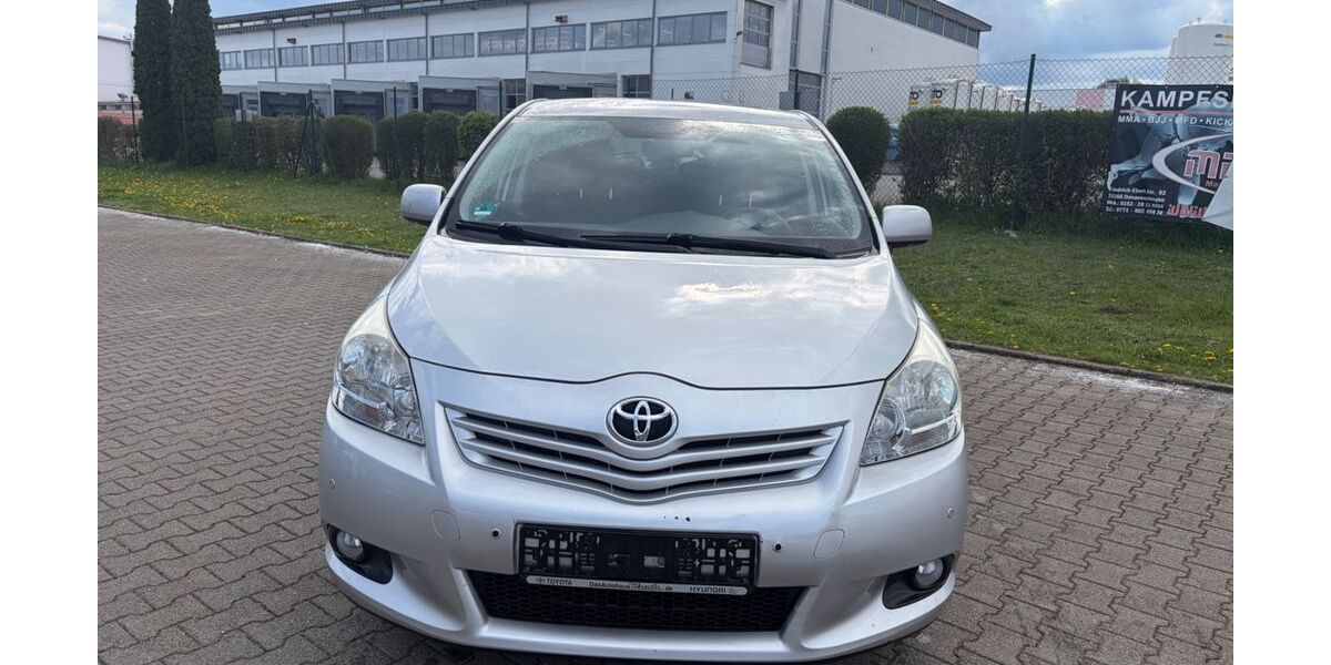 Toyota Verso 159.000 km 7.999 &euro; Donaueschingen 78166
