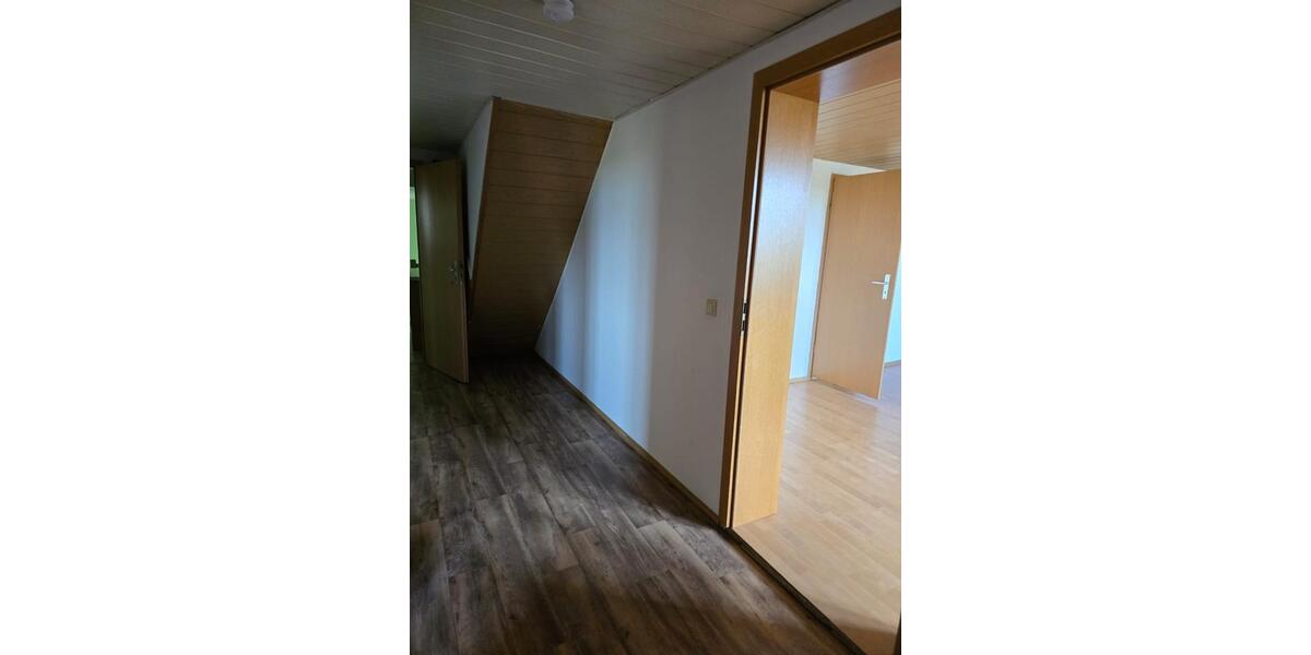 Dachgeschoßwohnung Weißenfels - 2.5 Zimmer, 67 m&sup2;, 400&euro; | Angebot:26610327