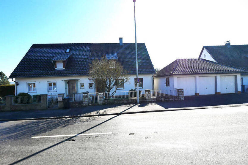 DHH im Heimatring mit Doppelgarage und großem Garten