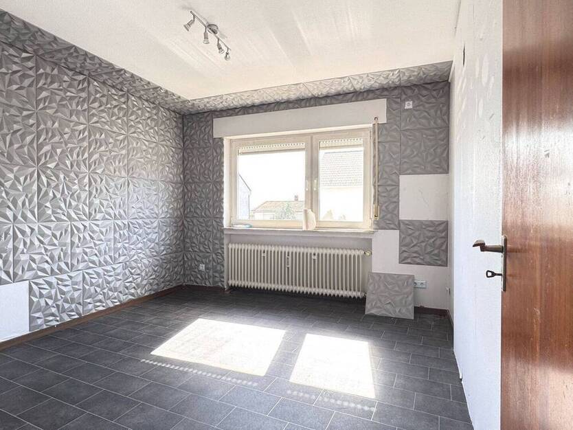 Zweifamilienhaus mit Ausbaureserve in ruhiger Feldrandlage