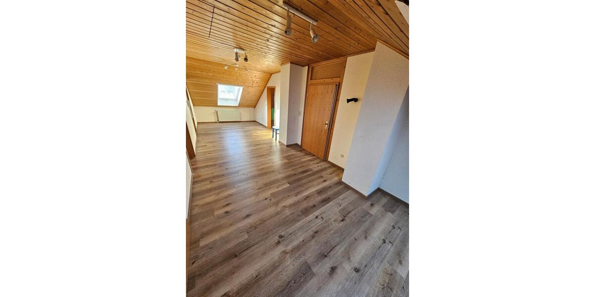 Dachgeschoßwohnung Kalbach - 4 Zimmer, 86 m&sup2;, 640&euro; | Angebot:25354699