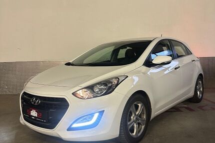 Hyundai i30 128.000 km 8.600 &euro; Düsseldorf 40231