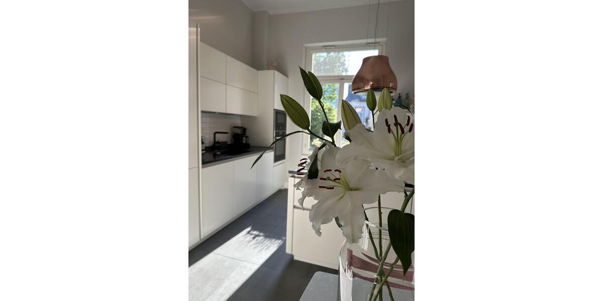 Westend-Juwel in Bestlage: Lichtdurchfluteter, kernsanierter Altbau mit Kamin, Stuckdecken, etc. 4 zimmer