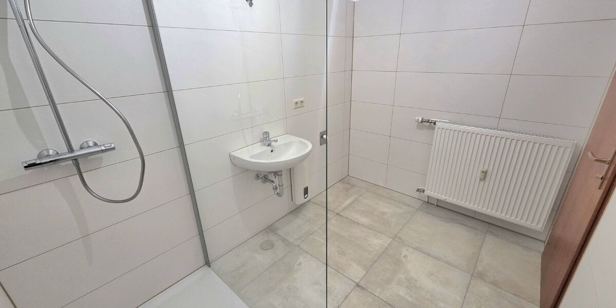 2-Zimmer-Wohnung mit PKW-Stellplatz! Barrierefrei! Ideal für Eigennutzer oder Kapitalanleger! - Erdgeschoßwohnung Burgstädt | Angebot:25645940