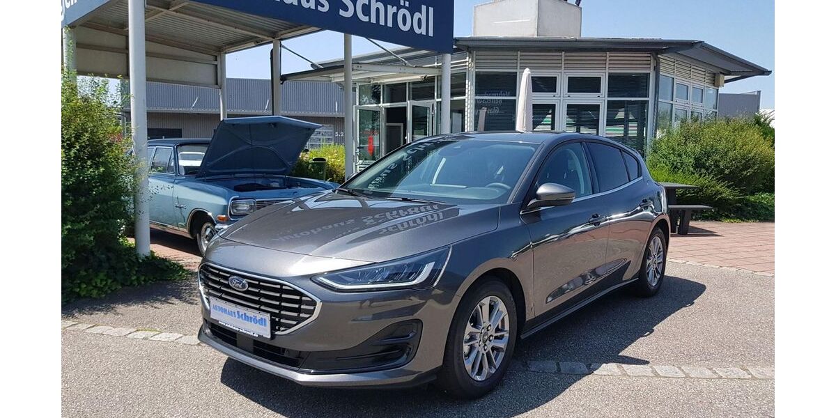 Ford Focus 5.000 km 23.490 &euro; Schönhofen und Neutraubling 93152