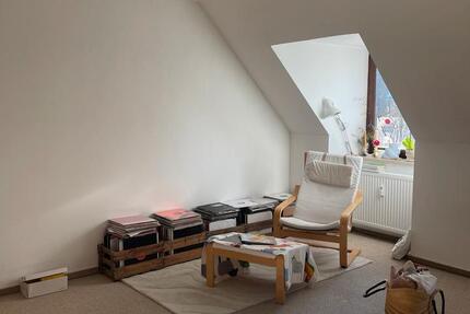 Helle Dachgeschosswohnung nahe Siemens Campus ab 22.02.2026 1 zimmer