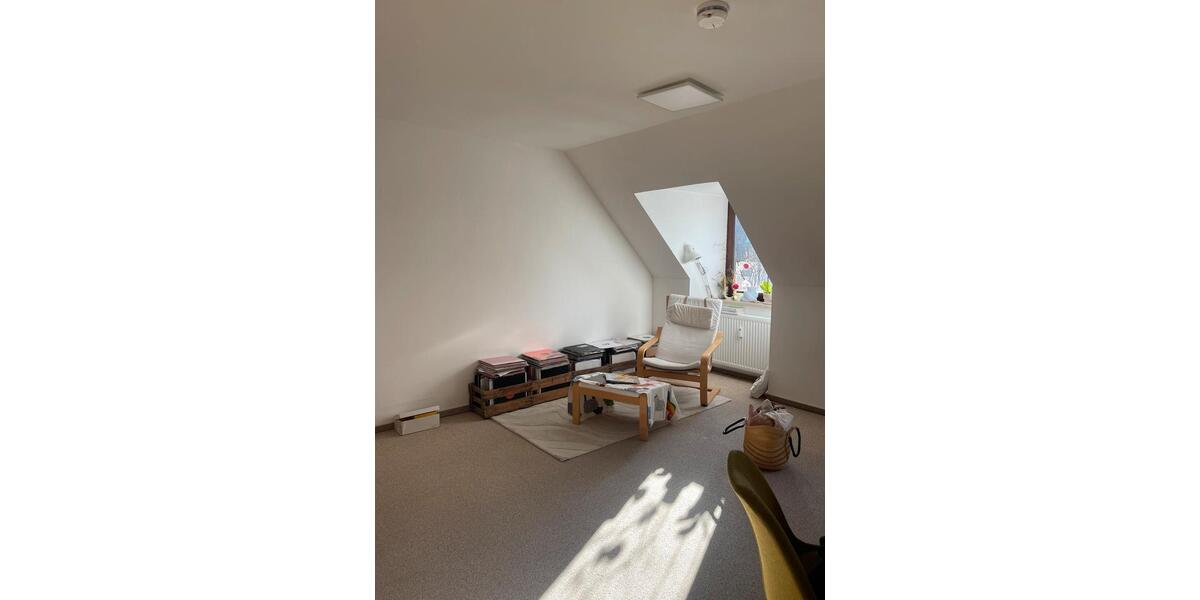 Helle Dachgeschosswohnung nahe Siemens Campus ab 22.02.2026 1 zimmer