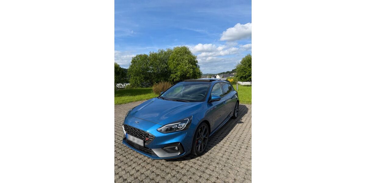 Ford Focus 138.609 km 17.990 &euro; Siegen 57074