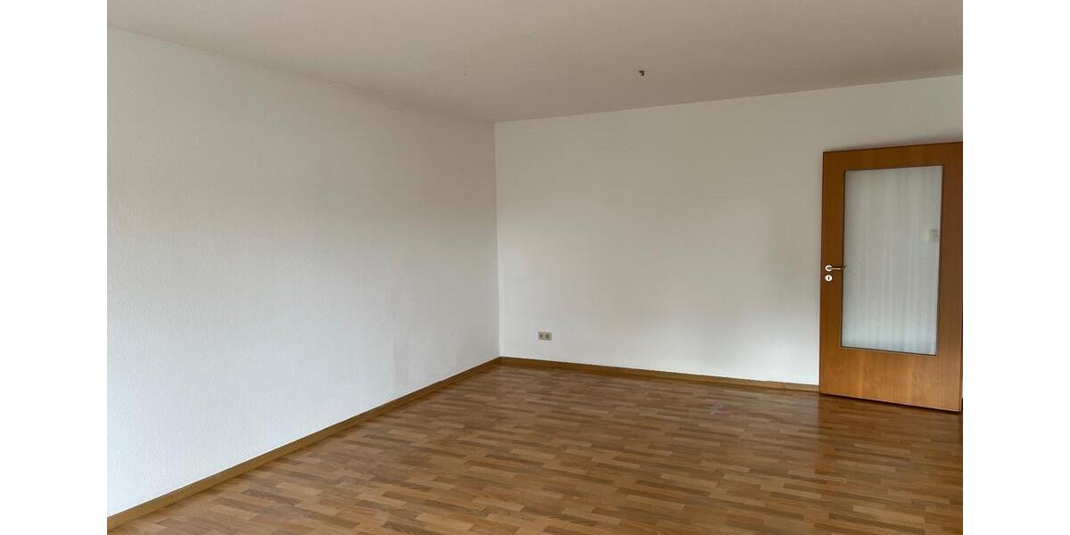 Schöne Wohnung im Ortskern von Schmelz mit Südbalkon 2 zimmer