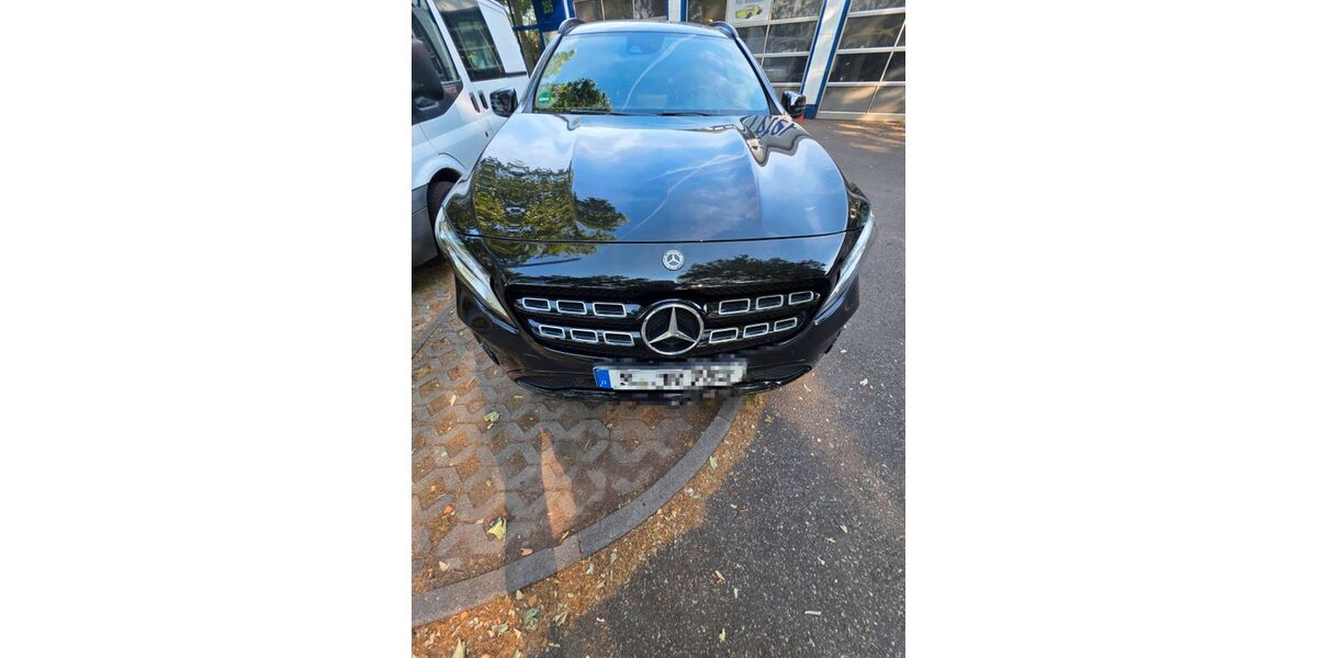 Mercedes-Benz GLA 180 123.500 km 15.300 &euro; Stuttgart 70469