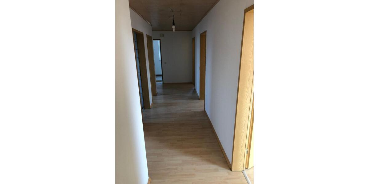 Dachgeschoßwohnung Langenzenn - 3 Zimmer, 77 m&sup2;, 740&euro; | Angebot:25368752