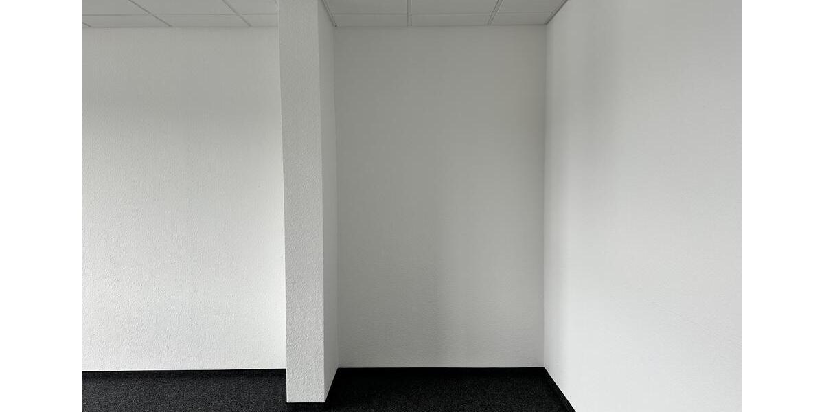 Neuwertiges Büro (ca. 42qm) mit Blick auf den Moritzberg in der Industriestraße 23a zimmer