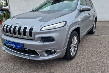 Jeep Cherokee 249.000 km 7.950 &euro; München 81249