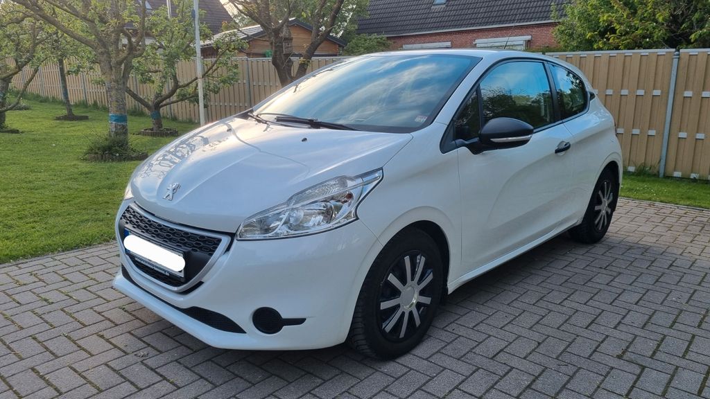 Peugeot 208 75.680 km 3.800 &euro; Emden 26725