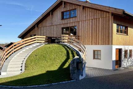 Haus Wackersberg - 4 Zimmer, 150 m&sup2;, 2.100&euro; | Angebot:25377422