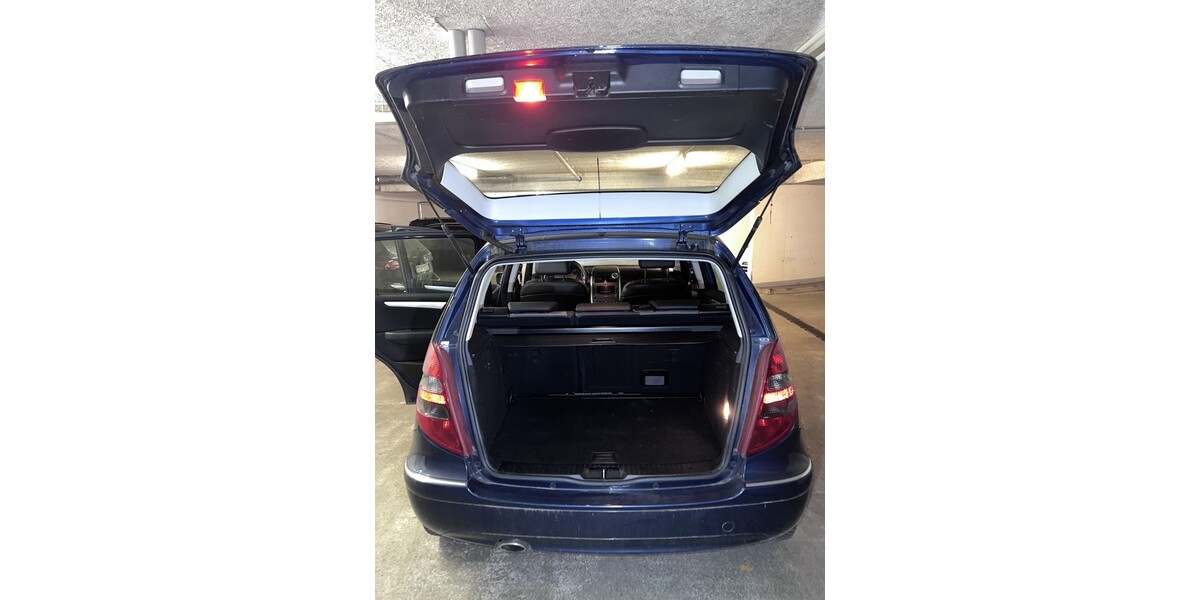 Mercedes-Benz A-Klasse 238.888 km 2.299 &euro; Düsseldorf 40213